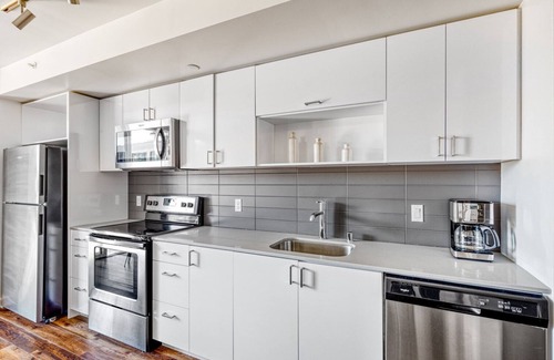 Wilburton Apartment | Airy Bellevue Studio w/Gym, W/D, near Spring District, by Blueground
