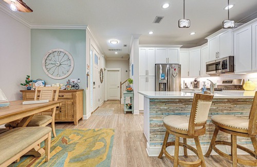 Dunedin House | Airy Coastal Casa on Park: 6 Mi to Honeymoon Isle!