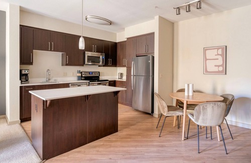 Dublin Apartment | Airy Dublin 2BR w/Pool & A/C, nr Shopping & Groceries, by Blueground