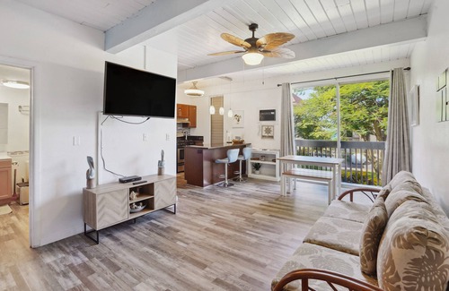 Historic Kailua Village Condo | Airy Kailua-Kona Condo < 1 Mi to Beach + Town