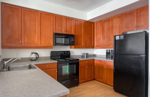 San Jose Apartment | Airy San Jose 2BR w/Sauna, Pool & Games, nr Groceries, by Blueground