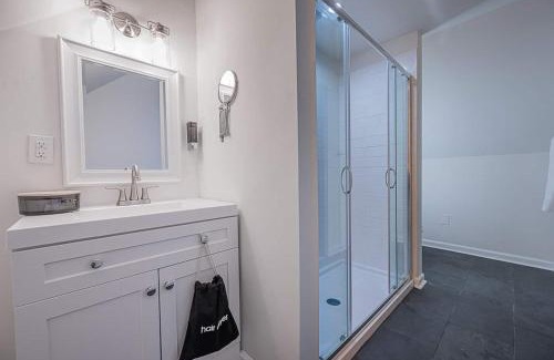 Reisterstown House | Airy & Spacious Modern Farmhouse