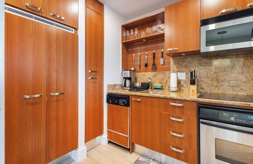 Brickell Apartment | AKA Condo in Brickell 31th Floor by Palermo Home