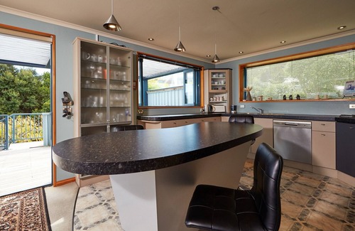 Akaroa House | Akaroa Holiday Home. Spacious, sunny, harbour views and close to town. Sleeps 8