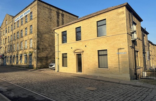 Halifax House | Akroyd House - The Wainhouse Room, A brand new stunning guest house, town centre location with parki