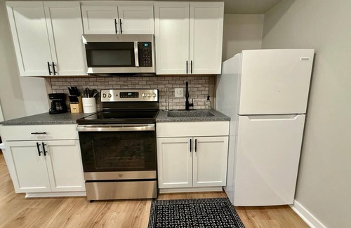 South Central Omaha Apartment | Aksarben living- NEW-step free entrance- parking
