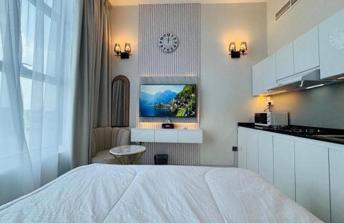 Jumeira 3 Apartment | Al Manara Premium Deluxe Sheikh Zayed View Studio