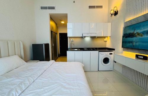 Jumeira 3 Apartment | Al Manara Premium Deluxe Sheikh Zayed View Studio