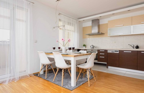 Wilanow Apartment | Al. Wilanowska 9A | 2 Balconies | Parking