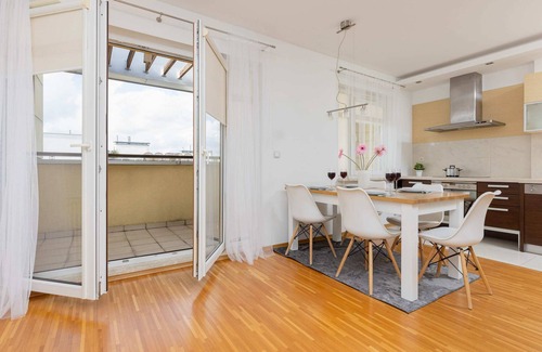 Wilanow Apartment | Al. Wilanowska 9A | 2 Balconies | Parking