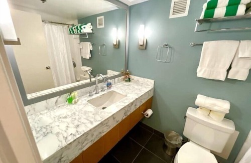 Ala Moana Hotel | Ala Moana Hotel 24th FL R0 Ocean View 2 Double Beds