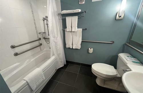 Ala Moana Hotel | Ala Moana Hotel by Sandra Ocean view and balcony BEST RATE