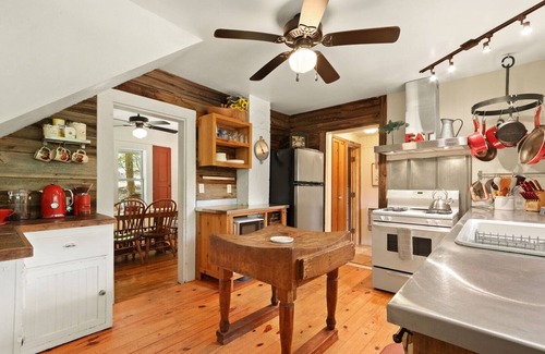 Foscoe Ski Chalet | Alamo River House-Open for Bookings!River Front with HOT TUB!