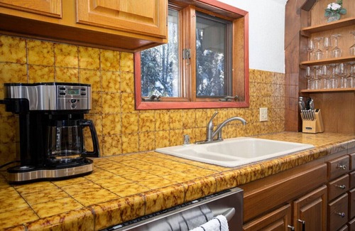 College House | Alaska Dream 7b4b Cozy Cabin in the Heart of Fairbanks
