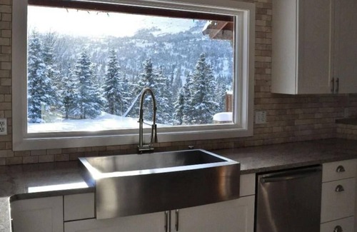 Eagle River House | Alaska Mountain Lodge & Wedding Venue! Day Trips Offered Near Anchorage