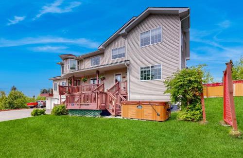 Mid-Hillside Apartment | Alaska Sundance Retreat