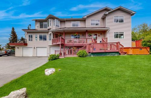 Mid-Hillside Apartment | Alaska Sundance Retreat