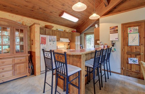 Alyeska Cabin | Alaskan Cabin Escape with Hot Tub!