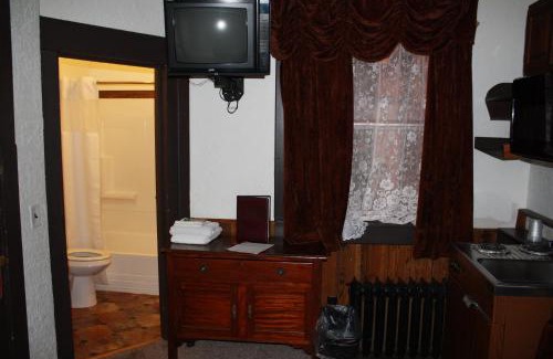 Downtown Juneau Hotel | Alaskan Hotel and Bar