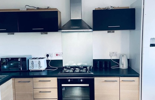Grays Apartment | Alba, 2 Bed Flat, by Grays Station, Free parking