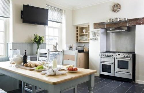 West Cliff House | Albany House, Whitby