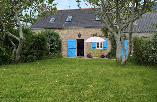 Poulgoazec House | ALBATROS HOUSE - Typical charming Breton penty, walking distance to the beach