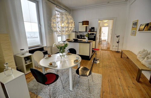 Flensburg Apartment | Albatros - Shower room, towel dryer, WLAN, TV, old building, 1st floor