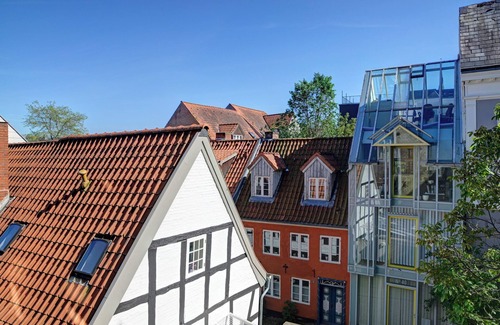 Flensburg Apartment | Albatros - Shower room, towel dryer, WLAN, TV, old building, 1st floor