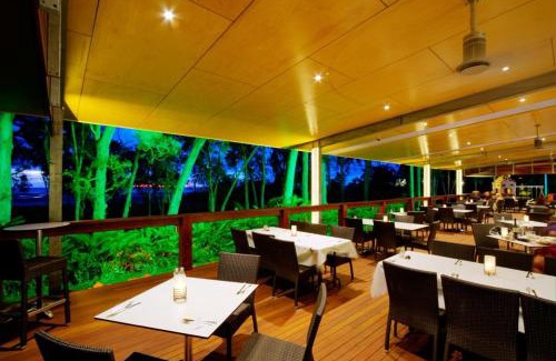 Trunding Hotel | Albatross Bay Resort