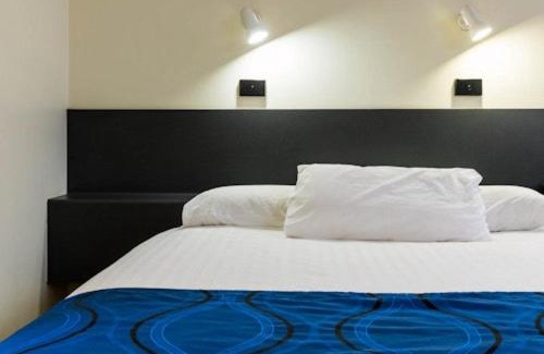 Trunding Hotel | Albatross Bay Resort
