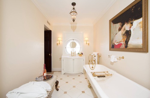 Keene Hotel | Albemarle Estate at Trump Winery