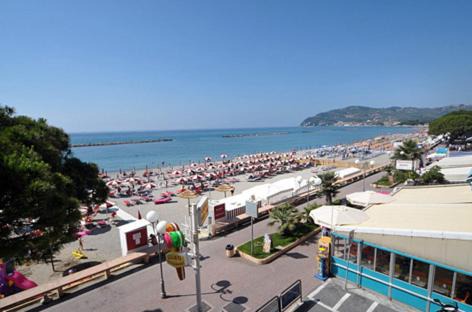 San Bartolomeo al Mare Hotel | Albergo Anita