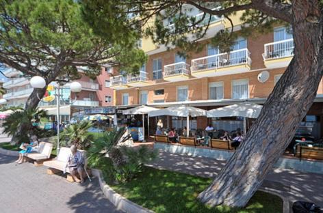 San Bartolomeo al Mare Hotel | Albergo Anita