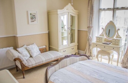 East Cowes House | Albert Cottage Hotel