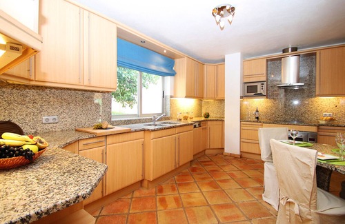 Montechoro Villa | Albufeira Heatable Pool & Private BBQ