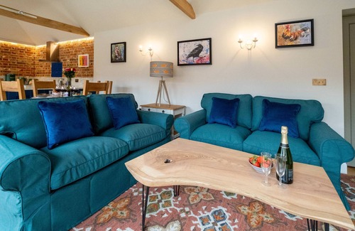 Saxmundham Cottage | Alde Bay Farm - Oyster Catcher - sleeps 4 guests in 2 bedrooms