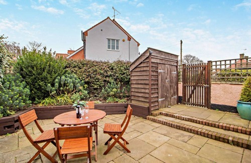 Saxmundham House | Alde End Cottage - One Bedroom House, Sleeps 2