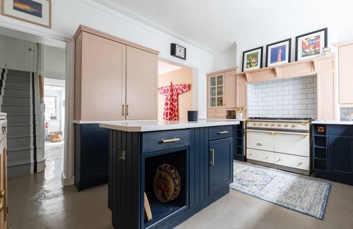 Warwick Apartment | Alderney Street V by onefinestay