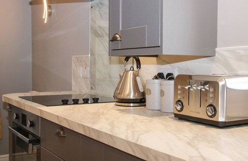 Acton Scott Cottage | ALDERS VIEW COACH HOUSE, romantic, with open fire in Craven Arms