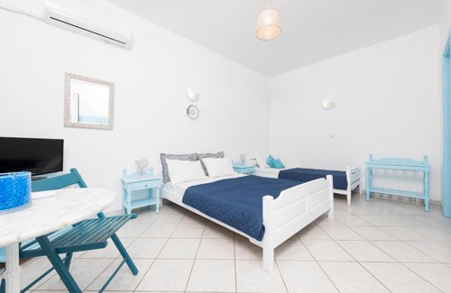 Chrisi Akti Hotel | Alekos Studios
