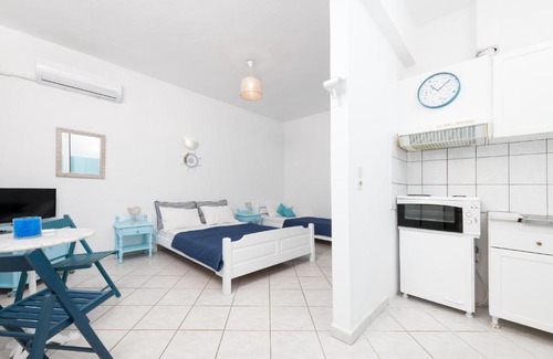 Chrisi Akti Hotel | Alekos Studios