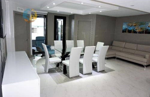 Mid Beach Apartment | Alexander 518