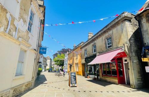 Corsham Apartment | Alexander House