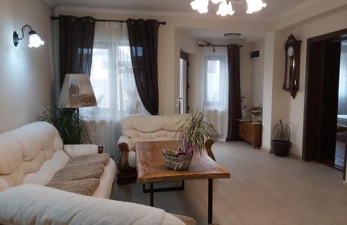 Deva House | Alexander House