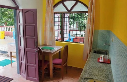 Candolim Hotel | Alexmarie Holiday Home (1) nr Candolim Beach