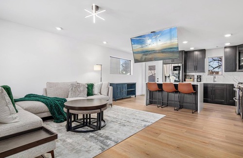 Downtown West Apartment | Aleyeh Suites Main Floor Unit 2