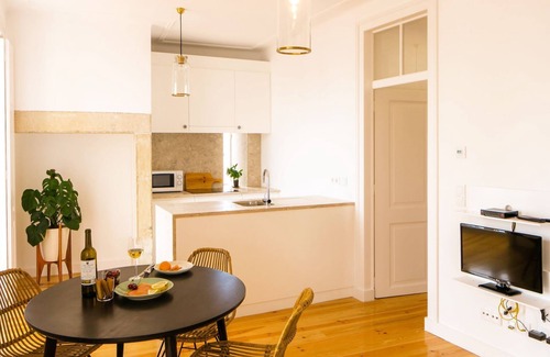 Se Apartment | Alfama Balcony River View by LovelyStay