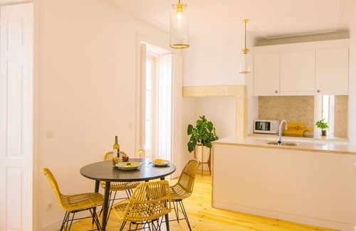 Se Apartment | Alfama Balcony River View by LovelyStay