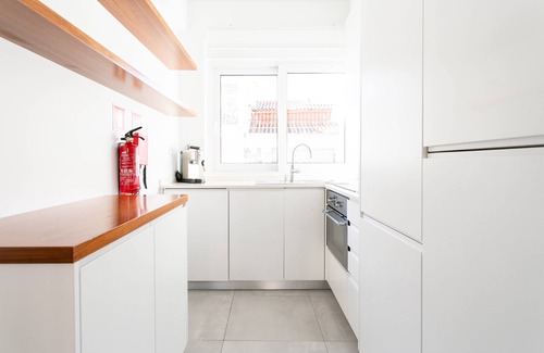 Santa Engracia Apartment | Alfama River View | Balcony | Families | Fast Wifi