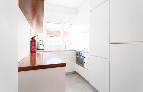 Santa Engracia Apartment | Alfama River View | Balcony | Families | Fast Wifi